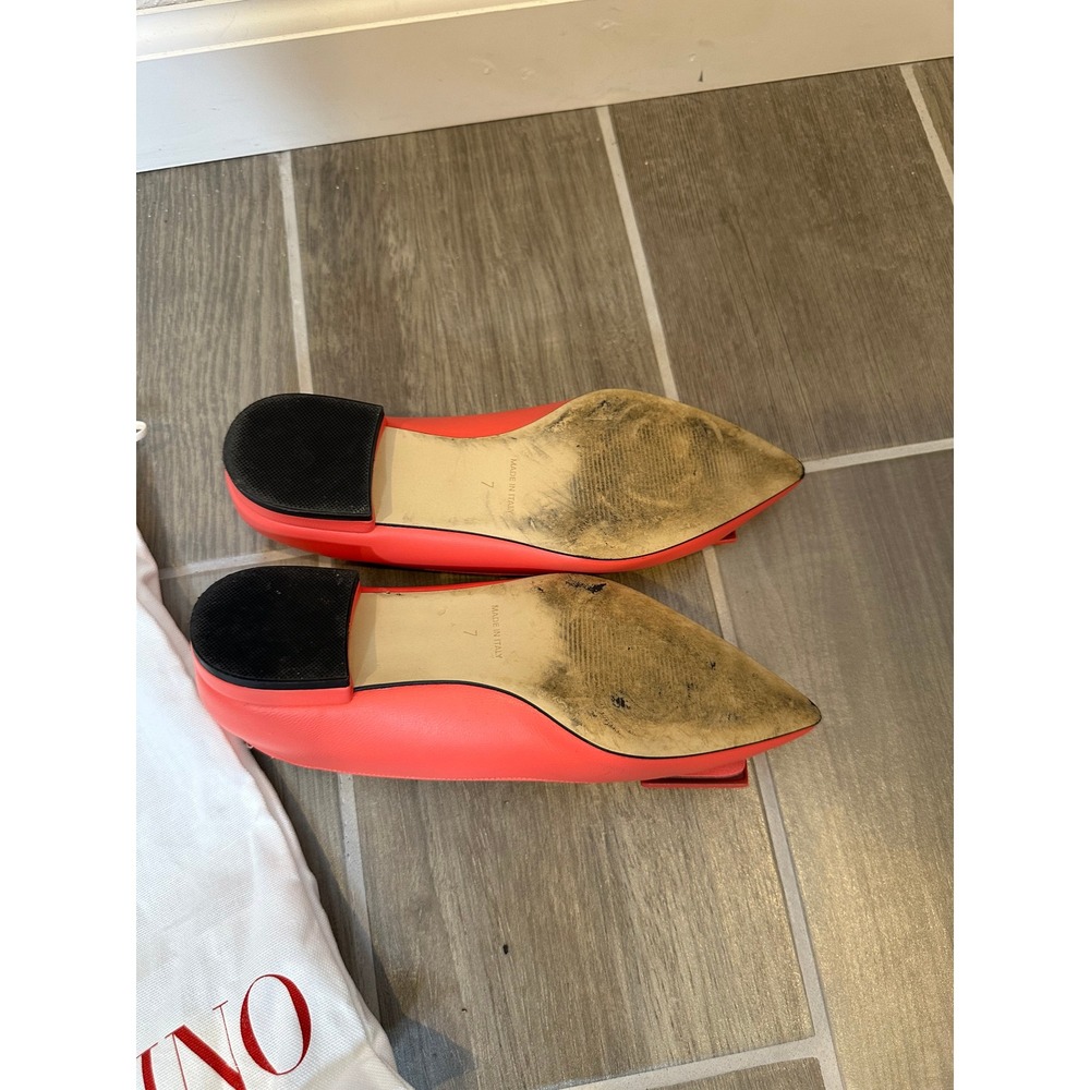 Valentino Garavani VLogo Coral Pink Leather Pointed Toe Flats Size 7 Italy - Picture 4 of 5